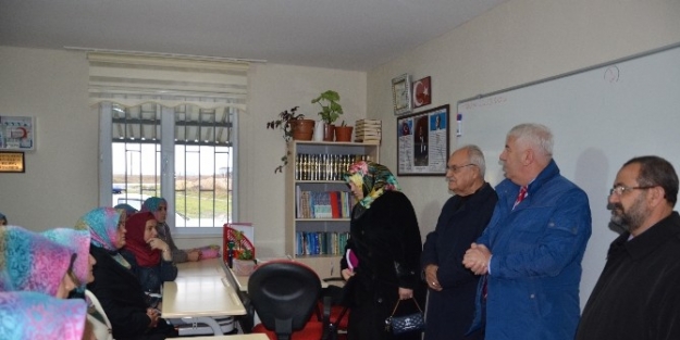 Ergene’de Hoca Ahmet Yesevi Mescidi’ndeki Kuran Kursu Hizmete Açıldı