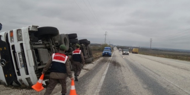 Tekirdağ’da Tır Devrildi