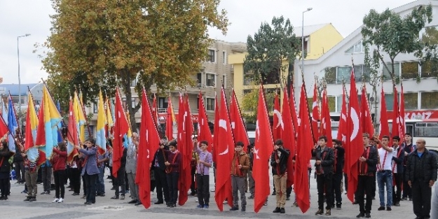 Atatürk Anıtına Çelenk Bırakıldı