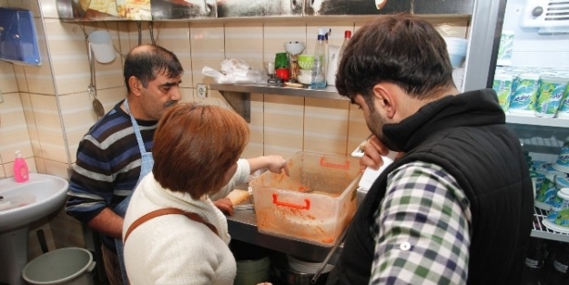 Konak’ta Sağlıksız Gıdaya Geçit Yok