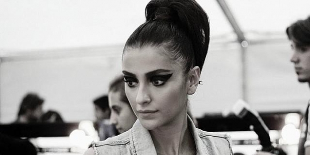 Ünlü Manken Özge Ulusoy Ayvalıklılara Yemek Pişirecek