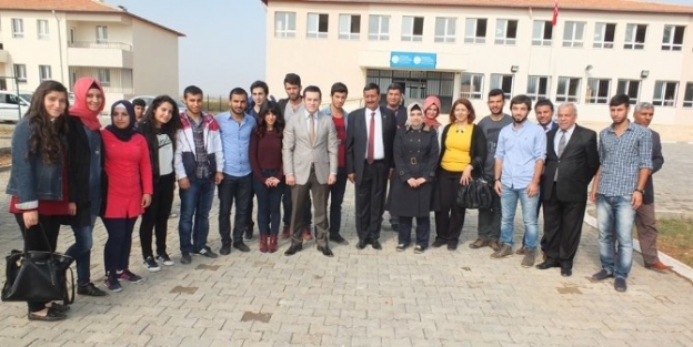 Üniversiteli Öğrencilerden Harranlı Çocuklara Yardım