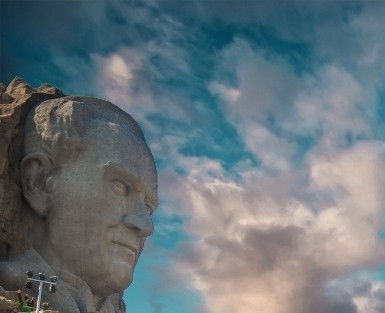 İzban, 9 Körfez Yunusu İle Ulaşımı Rahatlattı