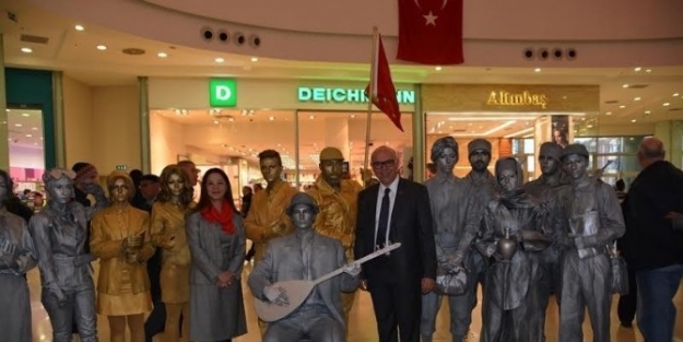 Canlı Heykeller Kurtuluş Savaşını Yansıttı