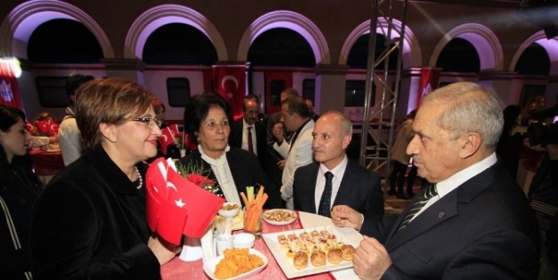 Konak’ta Muhteşem Cumhuriyet Balosu