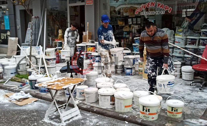 Düzce'de depremin izleri siliniyor