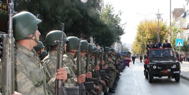 Van’da Cumhuriyet Bayramı Coşkusu