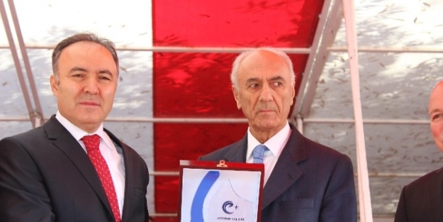 Cumhuriyet Onur Ödülü Ve Beratı Sıtkı Alp’e Verildi