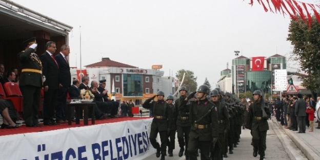 Düzce’de 29 Ekim Törenle Kutlandı
