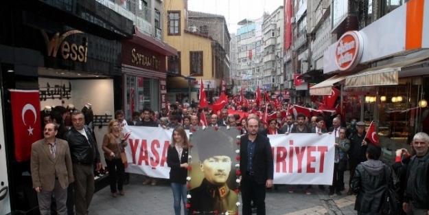 Trabzon’da Chp Ve Sivil Toplum Örgütlerinden Cumhuriyet Yürüyüşü