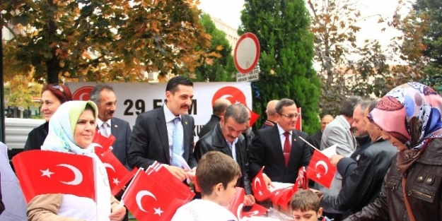 Mhp Türk Bayrağı Dağıttı