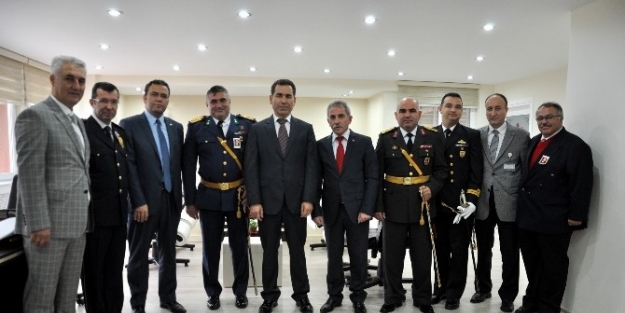 Aliağa’da Bayram Coşkuyla Kutlandı