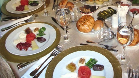 Resepsiyon yemeklerini onlar yiyecek