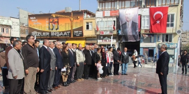 Kilis’te Chp Ve Add’den Alternatif Çelenk Sunma Töreni
