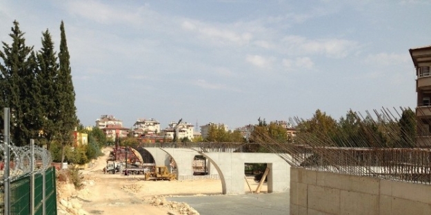 İki Yeni Köprülü Kavşakta Çalişmalar Sürüyor