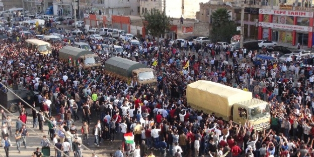 Peşmerge Konvoyu Kızıltepe’den Viranşehir’e Hareket Etti