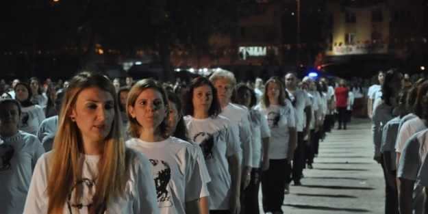 Bayraklı’da Hafızalara Kazınan Cumhuriyet Kutlaması