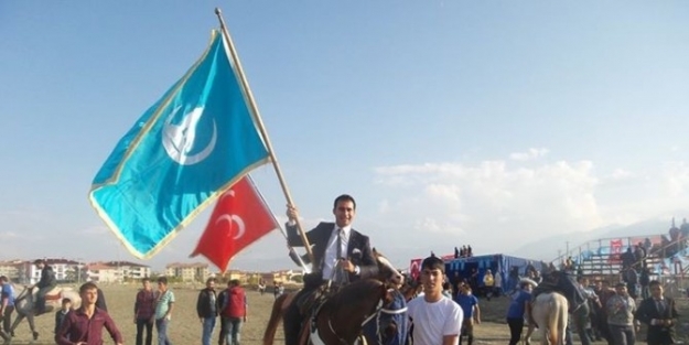 Erzincan Da 91. Yıla Özel Atlı Cirit Müsabakası Düzenlendi