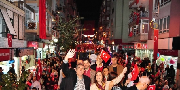 Balçova’da Cumhuriyet’e Sevgi Seli