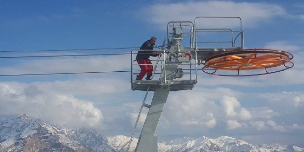 Hakkari’de Kayak Evi Çalişmalari Sürüyor