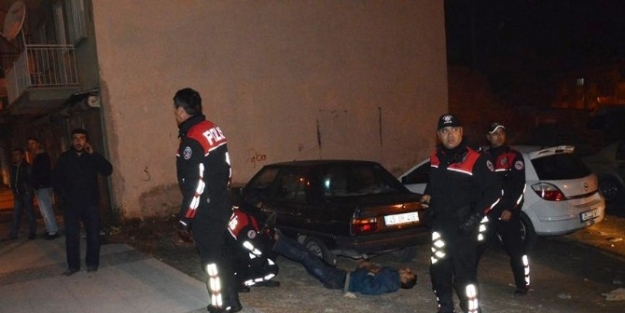 Otobüs Beklerken Bıçaklandı