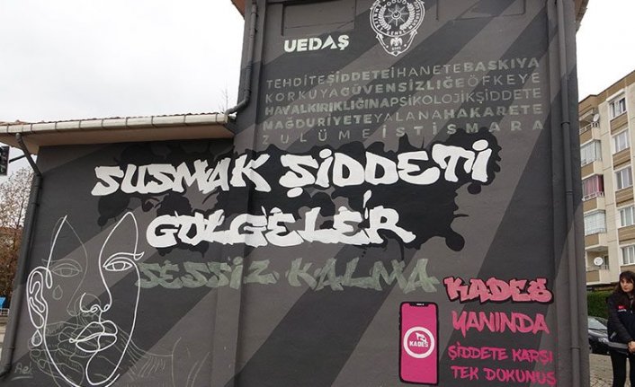 Trafolar , 'Susmak Şiddeti Gölgeler' sözleriyle kadına şiddete karşı uyardı