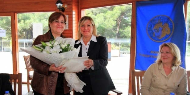 Özgür Kadınlar Konak’ta Buluştu