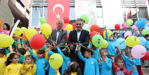 Karşıyaka Çocuklara Yatırımda Öncü