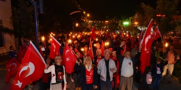 Cumhuriyet Kutlamalarında Yalıkavak Sokağa Döküldü