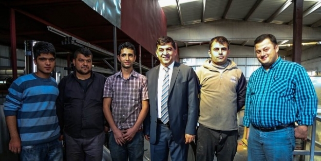 Başkan Fadıloğlu’na Halıcılar Sitesi Esnafından Sıcak Karşılama