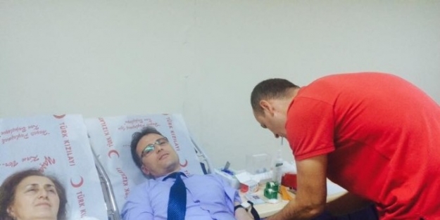 Düzce Namık Kemal İlkokulu Öğretmen Ve Velileri Kan Verdi