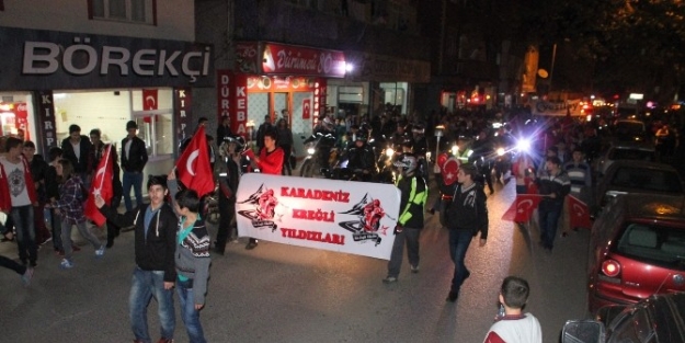 Ereğli’de Onbinlerce Kişi Cumhuriyet İçin Yürüdü