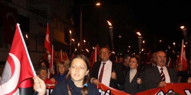 Dikili Halkı Cumhuriyet İçin Alandaydı