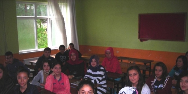 Ücretsiz Devlet Dershanesi Öğrencilere Hizmet Veriyor