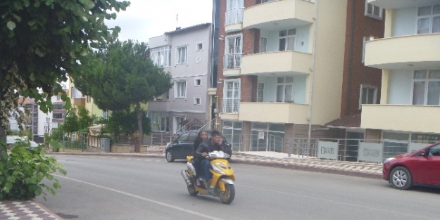 Bilecik Polisinden Motosiklet Sürücülerine Kask Uyarısı