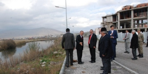 Başkan Köksoy, Ardahan Valisi Deniz’e Parkları Gezdirdi