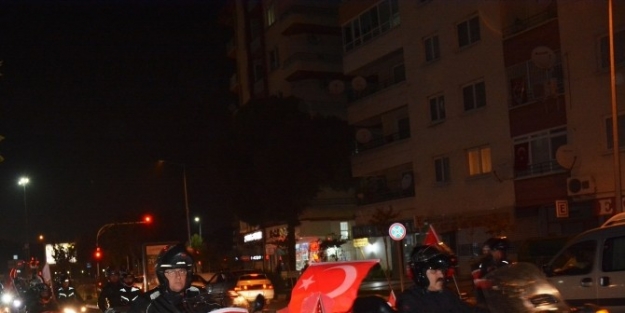 Manisa’da Cumhuriyet Korteji