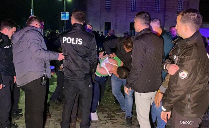 Polise ateş açarak kaçmaya çalışan şüpheli bacağından vurularak etkisiz hale getirildi: 3 gözaltı