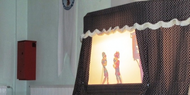 Öğrencilere Karagöz Hacıvat Gösterisi