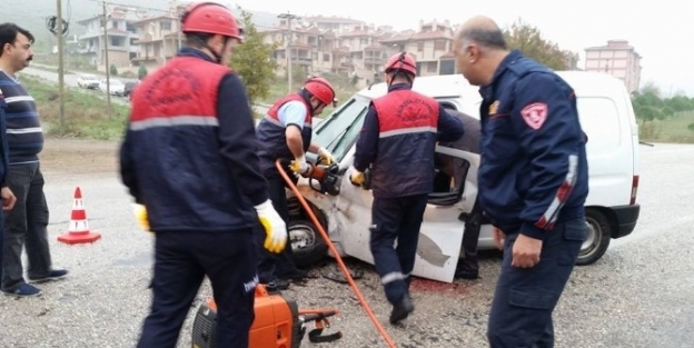 Balıkesir’de Trafik Kazası: 2 Yaralı