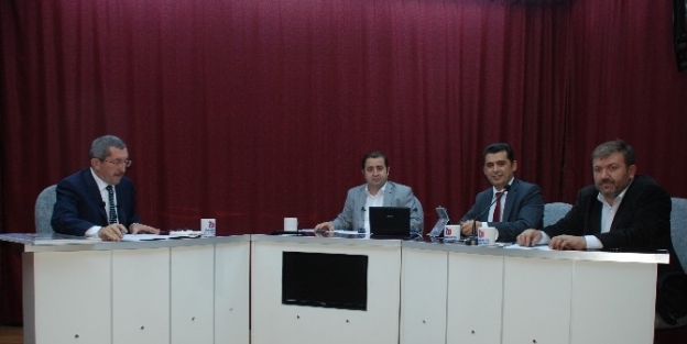 Vergili Canlı Yayına Gazetecilerin Sorularını Cevapladı