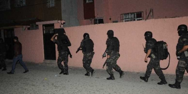 Adana'da şafak operasyonu