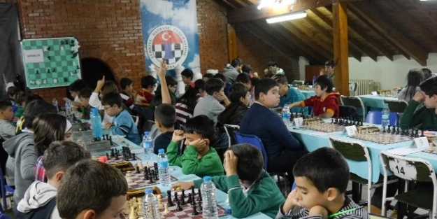 Edirne’de Cumhuriyet Bayramı Satranç Turnuvası Düzenlendi