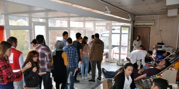 Gümüşhane’de Kan Bağışlayanların Yüzde 60’ı Öğrenci