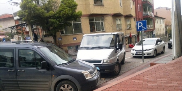 Engelli Araç Park Yerleri Ve Rampalar İşgal Altında