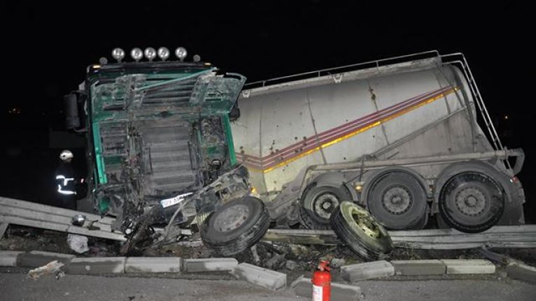 Tekirdağ'da tır devrildi