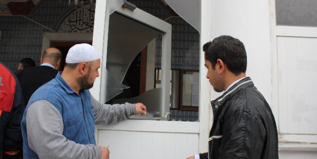 Cuma namazı sırasında camide patlama!