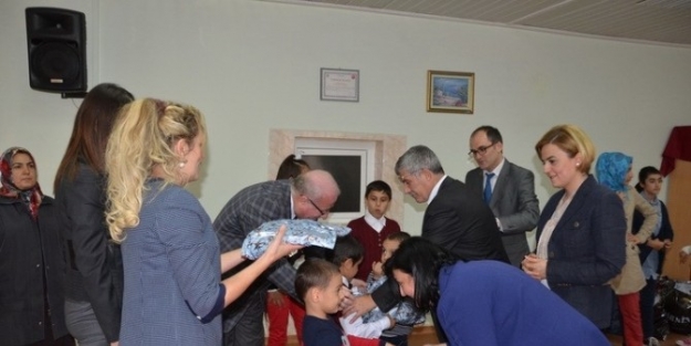 Emine Erdoğan’dan Gümüşhaneli Çocuklara Hediye