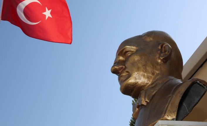 Atatürk büstüne zarar veren şüpheli gözaltına alındı