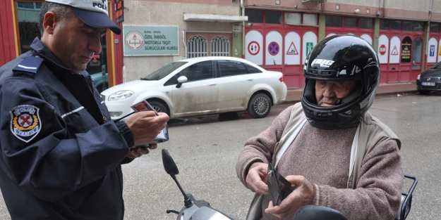 75'lik dede 47 yıl sonra ehliyet aldı